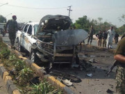 پشاور میں ایف سی کی گاڑی پر خود کش حملہ