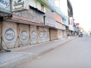 کراچی میں ہڑتال اسپتالوں میں نصف عملہ غیر حاضر رہا     