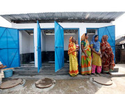 ’’ بیت الخلا تعمیر کروانے کے لیے پیسے نہیں ہیں تو بیویاں بیچ دو ‘‘