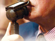 ریڈیو کمنٹری کا جنازہ ہے ذرا دھوم سے نکلے