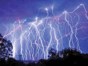 بھارت آسمانی بجلی گرنے سے 21 افراد ہلاک ہو گئے