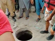 کراچی کے ابراہیم کے بعد لودھراں کا 7 سالہ ریحان بھی کھُلے مین ہول میں گر کر جاں بحق