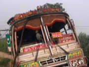 سمندری میں مسافربس کو حادثہ 3 افراد جاں بحق