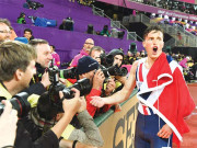 کیا میں واقعی جیتا ہوں ایتھلیٹ نے فوٹو گرافر سے چٹکی کٹوا لی