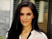 نیہا دھوپیا زخمی ہوگئیں اسپتال پہنچانے کے بجائے مداحوں کی سیلفیاں