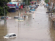 بس ایک بارش اور کراچی ڈوب گیا