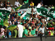 آزادی کپ ورلڈ الیون اور پاکستان کی ٹیمیں قذافی اسٹیڈیم پہنچ گئیں