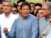 وزیر خارجہ خواجہ آصف کی موجودگی میں دشمنوں کی ضرورت نہیں عمران خان