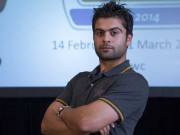 سیلفی لینے پراحمد شہزاد نے پرستار کا موبائل فون توڑ ڈالا