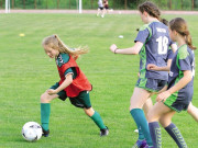 لتھوانیا میں 10 سالہ لڑکی نے پہلے ہی پروفیشنل فٹبال میچ میں کمال کردیا