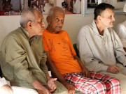 بچوں کی  بے رُخی سے ہر روز مرتے ہوئے والدین