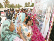 سانحہ کارساز کی دسویں برسی یادگار شہدا پر جیالوں کی آمد