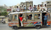 بدامنی کے باعث پبلک ٹرانسپورٹ رات 9 بجے بند ہوجاتی ہے
