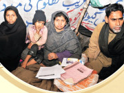 سوتیلے بھائیوں نے جائیداد پر قبضہ کرکے گھر سے نکال دیا  