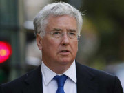 خاتون صحافی کو ہراساں کرنے کے الزام پر برطانوی وزیر دفاع مستعفی