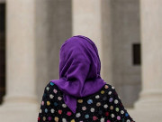 امریکا میں اسکول ٹیچر نے طالبہ کا حجاب نوچ ڈالا ویڈیو وائرل