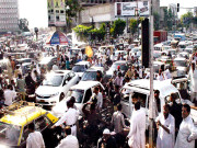 بازاروں اور سڑکوں پر اچانک فائرنگ سے افرا تفری کاروبار بند کراچی میں8افراد کا قتل2گاڑیاں جلا دی گئیں