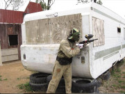 انگلش کرکٹرز کے بندوقوں سے ایک دوسرے پر حملے