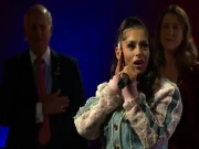 براہ راست نشریات میں امریکی قومی ترانہ پڑھتے وقت گلوکارہ نے گالی بک دی