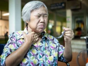 جب کھانا حلق میں پھنس جائے تو پہلا کام کیا کریں؟