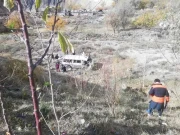 نگر سے گلگت جانے والی وین کھائی میں گرگئی، ایک شخص جاں بحق