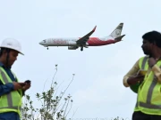 بھارت کے طیاروں کو ایک دن میں بم   کی 50 دھمکیاں موصول