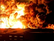 بھارت میں سی این جی ٹینکر کیساتھ گاڑیاں ٹکرانے سے خوفناک آتشزدگی؛ 8 افراد ہلاک؛ 40 زخمی 