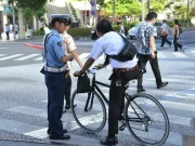 جاپان؛ سائیکل چلاتے ہوئے موبائل کے استعمال پر قید کی سزا ہوگی 