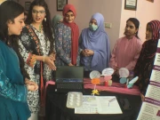 کراچی کی طالبات کا شاندار کارنامہ، ایکسپائری پر گولی کا رنگ تبدیل کرنے والی پیکجنگ متعارف