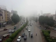 کراچی میں بھی دھند کا راج، حد نگاہ متاثر