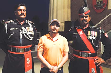 https://img.express.pk/media/images/Mika-singh1/Mika-singh1.webp