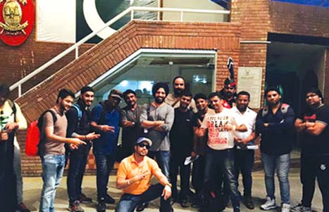 https://img.express.pk/media/images/Mika-singh2/Mika-singh2.webp