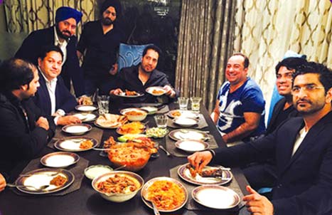 https://img.express.pk/media/images/Mika-singh3/Mika-singh3.webp
