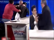 پی ٹی آئی کے نعیم پنجوتھا اور لیگی رہنما لائیو شو میں گتھم گتھا، ویڈیو وائرل