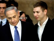 اسرائیلی وزیراعظم نیتن یاہو کے بیٹے نے باپ کو زمین پر گرا کر مارا پیٹا؛ کویتی اخبار 