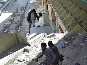 کراچی میں لٹیروں نے امام مسجد کو بھی نہ بخشا، واردات کی فوٹیج سامنے آگئی