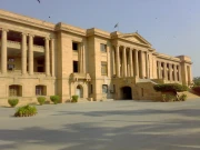 سندھ ہائیکورٹ: تین سال سے قید ملزمان کو صرف جرمانے کی ادائیگی کے بعد رہا کرنے کا حکم