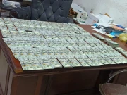 کراچی؛ کرنسی کی غیرقانونی خرید و فروخت میں ملوث ملزم گرفتار، 95 ہزار امریکی ڈالر برآمد