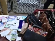 بیوی اور بیٹیوں کے ذریعے شادی ہالوں میں مہمانوں کے پرس چوری کرانے والا ملزم گرفتار