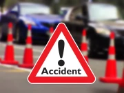 حیدرآباد سے کراچی آنے والی 2 مسافر بسوں سمیت 4 گاڑیوں میں تصادم، ایک شخص جاں بحق 15 زخمی