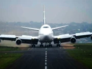 موسمی تبدیلی سے کراچی ایئرپورٹ رن وے پر طیاروں کو پھسلن کا خدشہ، کپتانوں کو احتیاط برتنے کی ہدایت