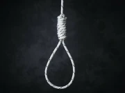 کراچی؛ بلدیہ ٹاؤن میں گھر سے نوجوان کی گلے میں پھندا لگی لاش برآمد