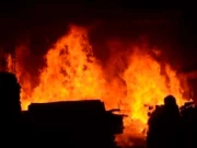 کراچی؛ ملیر میں کیمیکل کے گودام میں آتشزدگی، لاکھوں کا سامان جل کر خاکستر ہوگیا