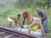 بھارت؛ پٹریوں کی صفائی میں مصروف 4 مزدوروں کو ٹرین نے کچل دیا 