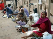 بھارت؛ پیشہ ور گداگروں کو بھیک دینے والوں کی ایف آئی آر کاٹی جائے گی 