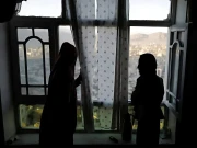 بے پردگی ہوتی ہے؛ طالبان نے گھروں میں کھڑکیاں رکھنے پر پابندی لگا دی 