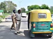 بھارت؛ ملازمت کا جھانسا دیکر 20 سالہ لڑکی کیساتھ رکشے میں اجتماعی زیادتی 