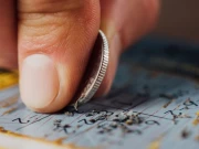 لاٹری کا مذاق کرنے والا شخص لاکھوں کا انعام جیت گیا