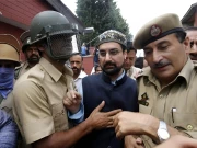 قابض بھارتی فوج نے کشمیری حریت رہنما میرواعظ کو پھر نظر بند کردیا