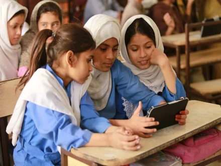 سندھ کی تعلیم میں جدید ٹیکنالوجی: وقت کے چیلنجز اور مستقبل کی ضرورت